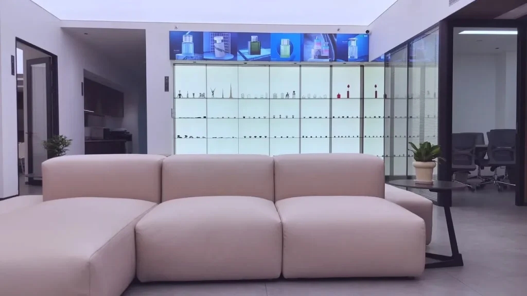 wbmetal Hardware Product Showroom: Collection of Perfume Caps, Wine Stoppers, and Zinc/Aluminum Alloy Decorative Ornaments