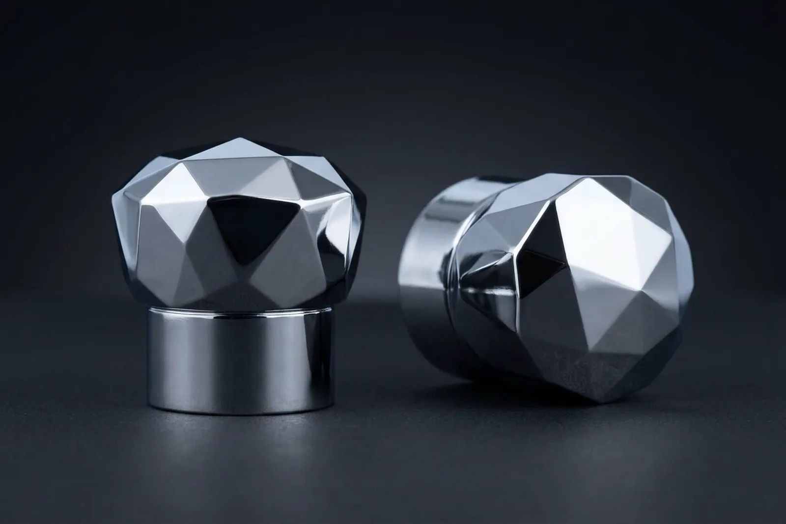 Zamak perfume cap shell with diamond facets and bright chrome electroplating, showing custom surface textures and reflective angles