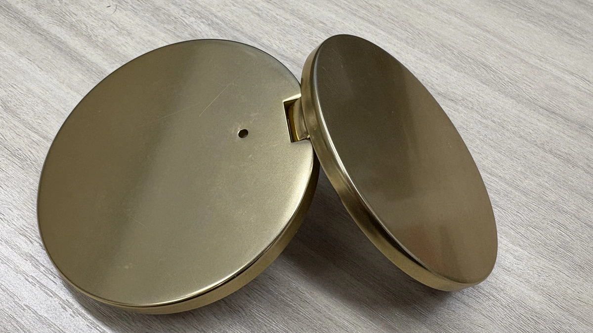 Aluminum shell of a round hinged Wbmetal compact powder case